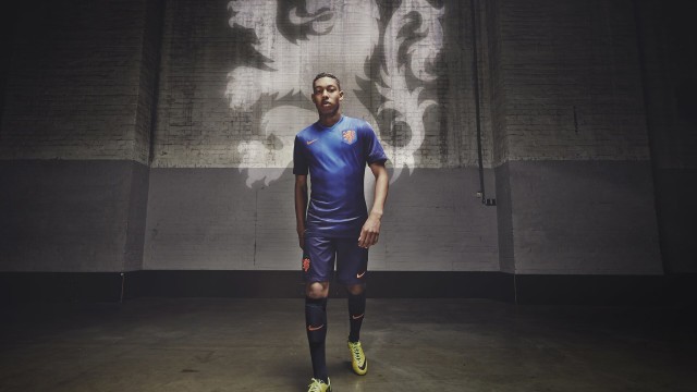 开云电竞-S5到S15十年情怀接力，逆光玩家含泪见证，s5最新